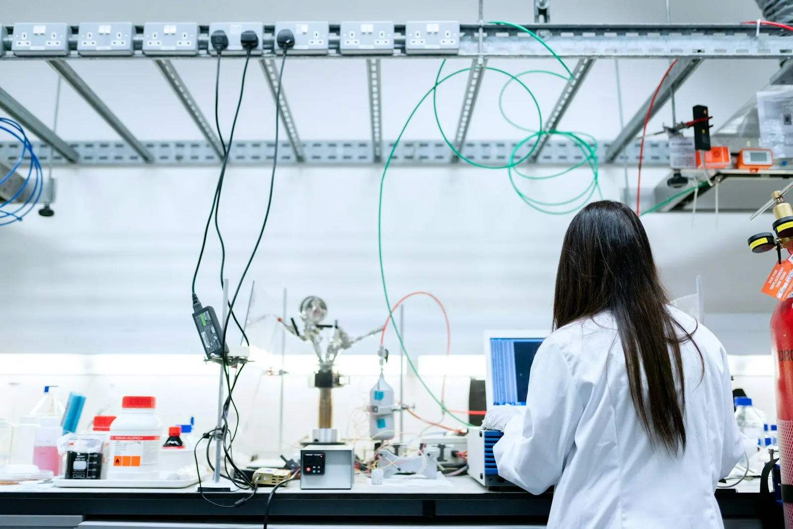Farmacijos laboratorija — Retatrutide, Tirzepatide ir Semaglutide peptidų lyginimas 2026 m. svorio mažinimui