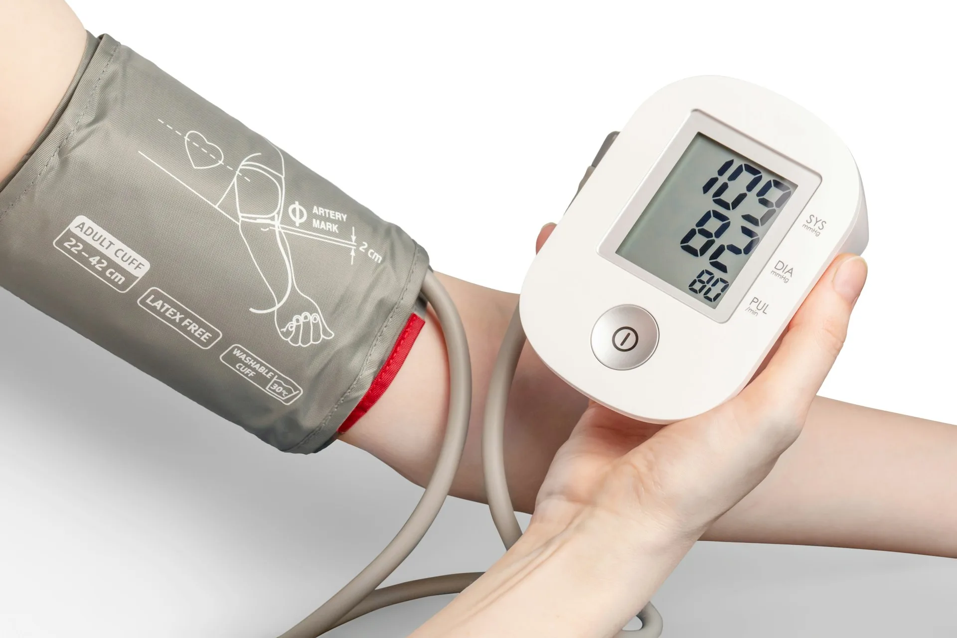 Kraujospūdžio matuoklis namuose — sistolinis 109, diastolinis 83 mmHg, reguliarus matavimas pirmasis žingsnis hipertensijos valdyme