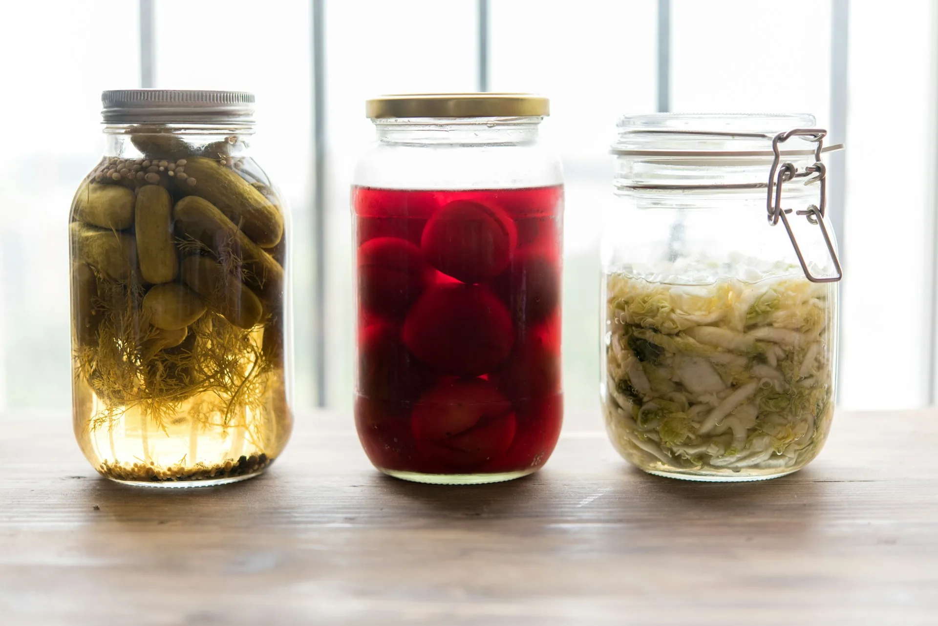 Fermentuoti produktai — rauginti kopūstai, kefyras ir kombucha yra natūralūs probiotikų šaltiniai mikrobiotai atstatyti
